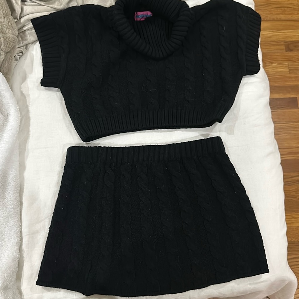 EDIKTED Sweater top + Skirt